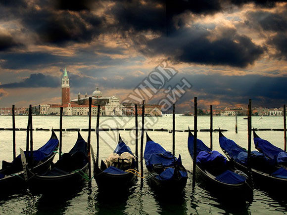 Венеция (Venice) и сгущающиеся  над ней тучи