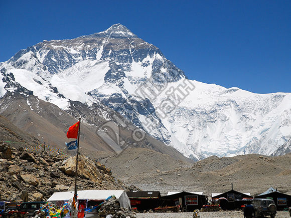 Вид на Эверест (Everest) с китайской стороны