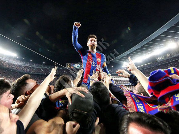 Лео Месии (Lionel Messi), запечетленный в образе Бога