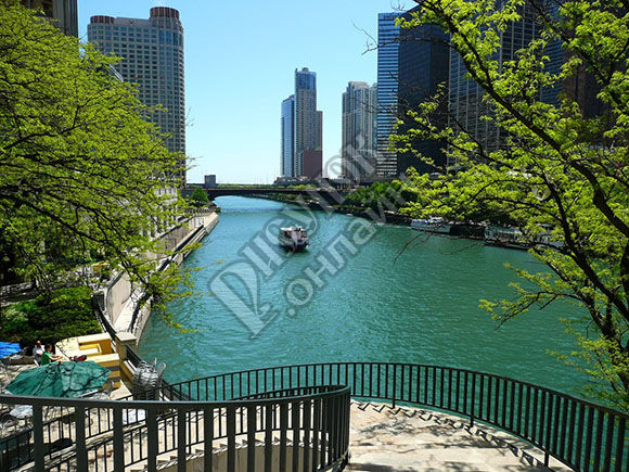 Река Чикаго в США подчинилась воле человека вопреки законам природы